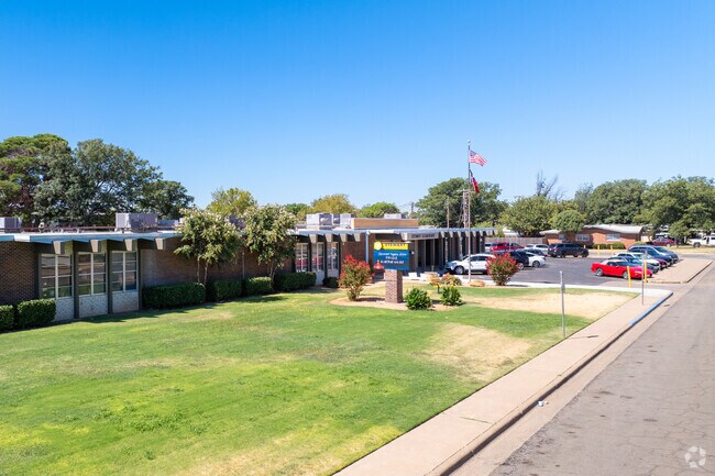 Stewart Elementary school has an overall B- grade from Niche.