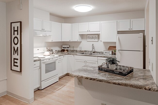 Baypoint Shoreline, Duluth, MN 55802 - photo 3