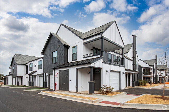 Apartment Homes/w Garages
