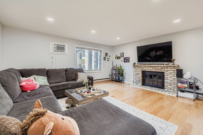 2250 Ridge Dr unit 21, St. Louis Park, MN 55416 - photo 4