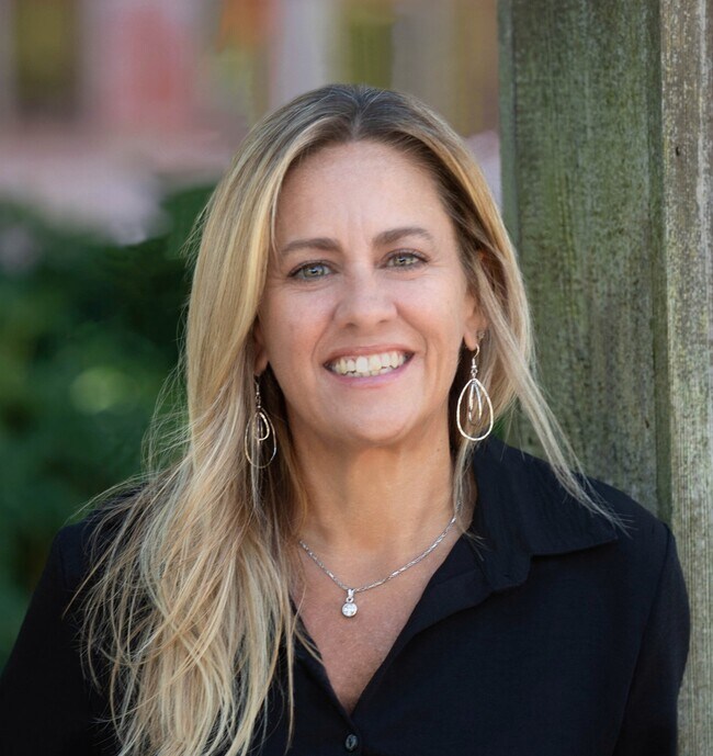 Debra Cirino