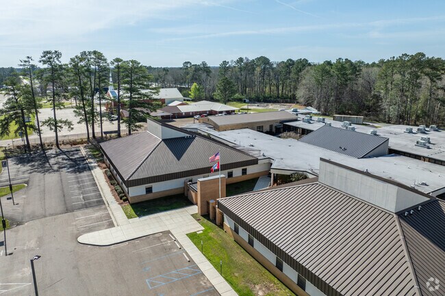 Puckett High School serves 346 students in grade 7th through 12th grade.