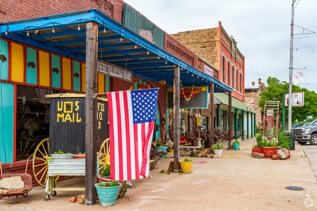 There are many shopping options available to the residents of Central Pawnee.