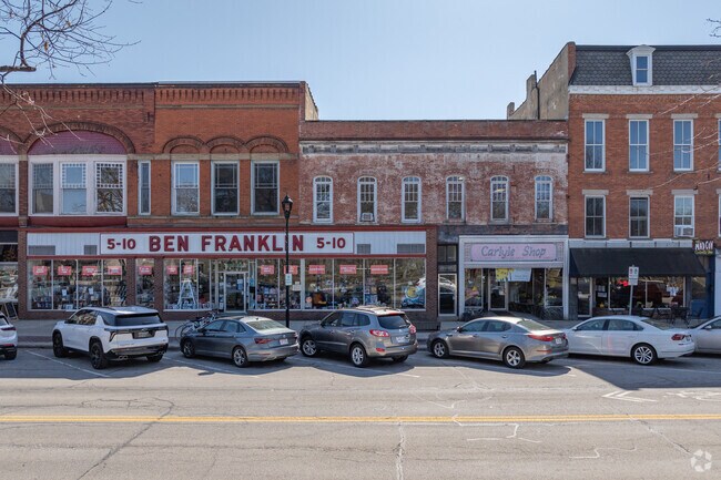 Downtown Oberlin features a variety of restaurants and boutiques.