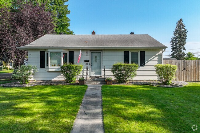 A small, cozy home tucked among Washington's well-established trees.