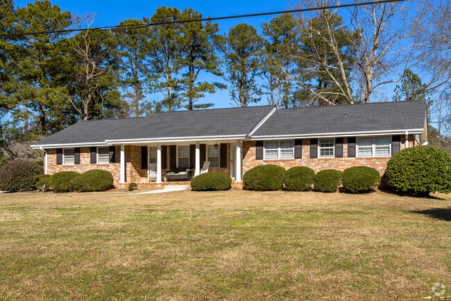 In Snellville, there are ranch-style homes with decently-large properties.