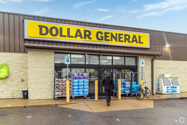 Midtown has many common neighborhood staples like Dollar General.