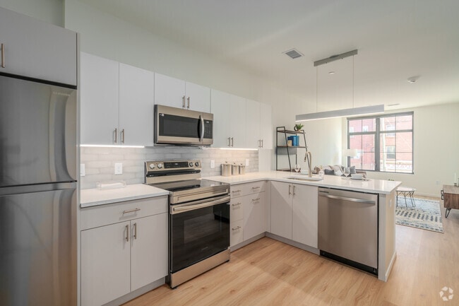1BR, 1BA - 645SF - KItchen