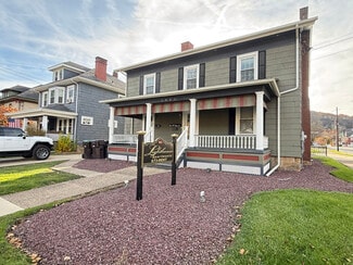 1051 Elk St, Franklin, PA 16323