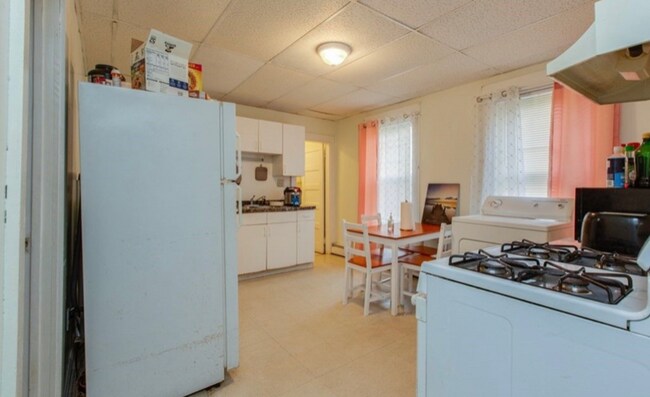 88 Oak St unit 2, Lawrence, MA 01841 - photo 2