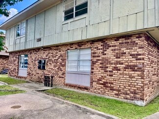 1036 Eli Ct, Gretna, LA 70056