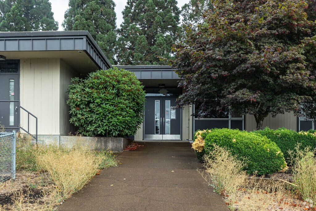 Fir Grove Elementary School is 5 miles north of Albany, OR and is currently closed.