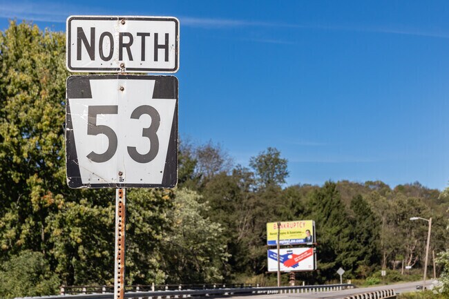 Route 53 offers Summerhill locals an easy commute.