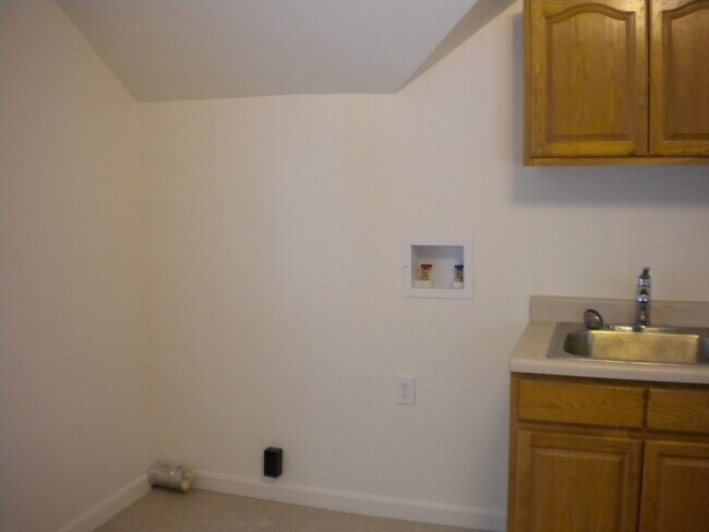 254 Union St unit B, Bennington, VT 05201 - photo 3