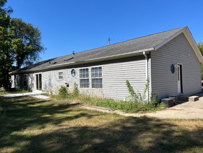 420 Decker St, Niles, MI 49120 - photo 3