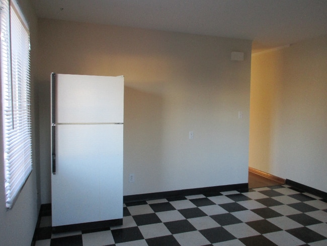 1862 Kentwell Rd, Columbus, OH 43221 - photo 7