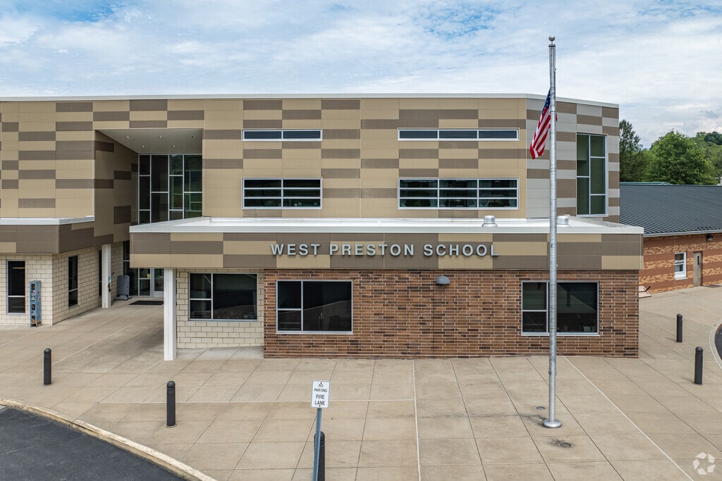 West Preston School has an overall rating of a C- on Niche.