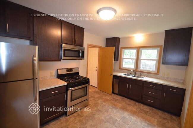 3058 NE Stinson Blvd, Minneapolis, MN 55418 - photo 6