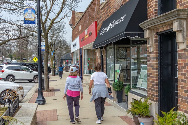 Clarendon Hills has a walkable downtown area with many boutique shops and restaurants.