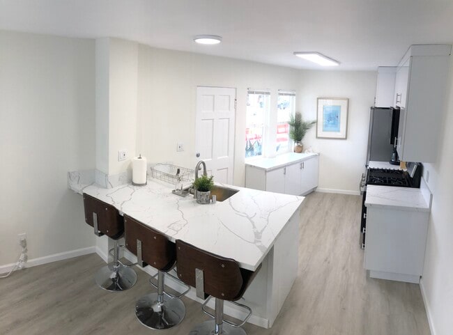 755 Windemere Ct, San Diego, CA 92109 - photo 6