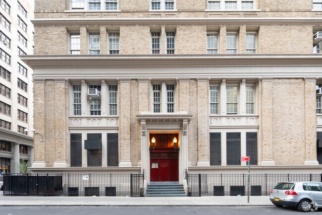 Gramercy Arts High School: igniting creativity in Gramercy Park.