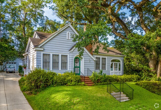 Lake Ella has 1930's tudar style homes that have a lot of character.