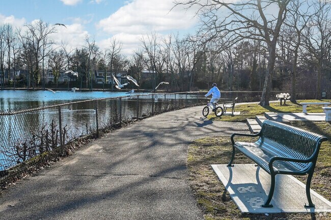 Ride your bike along the trail with pond views at Grant Park in nearby Hewlett.