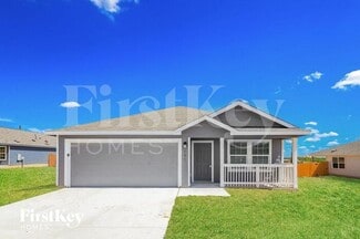 131 Agave Cir, Jourdanton, TX 78026