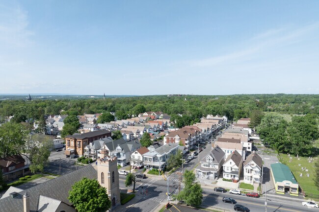 Hamilton Hill is located right between Schenectady and the country, keeping you in both worlds.