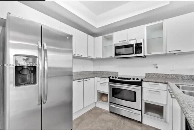 2000 Bay Dr unit 402, Miami Beach, FL 33141 - photo 3