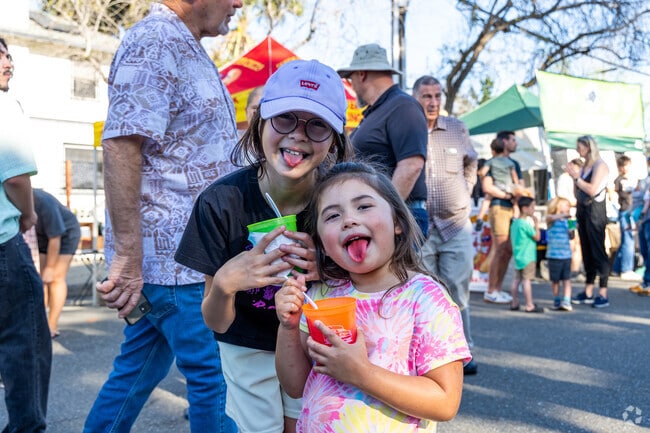 Livermore's Farmer's Market is a popular weekly event near Kristopher Ranch.