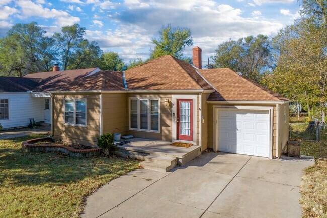 Most homes in Longview have one-car garages.
