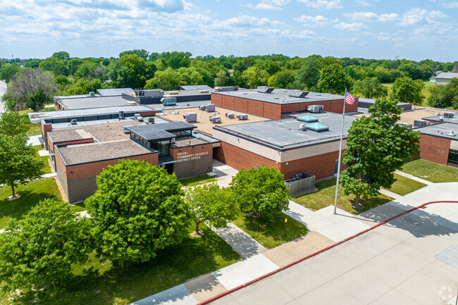 Students and staff love the campus of Woodside Middle School.