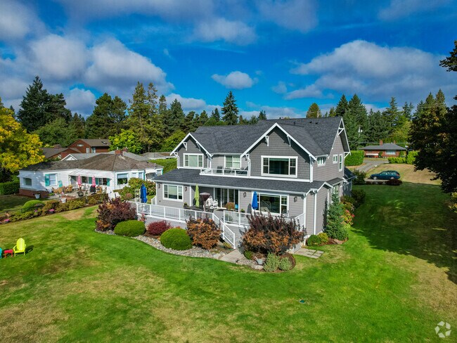 Multi-level homes are a common sight in Lake Burien.