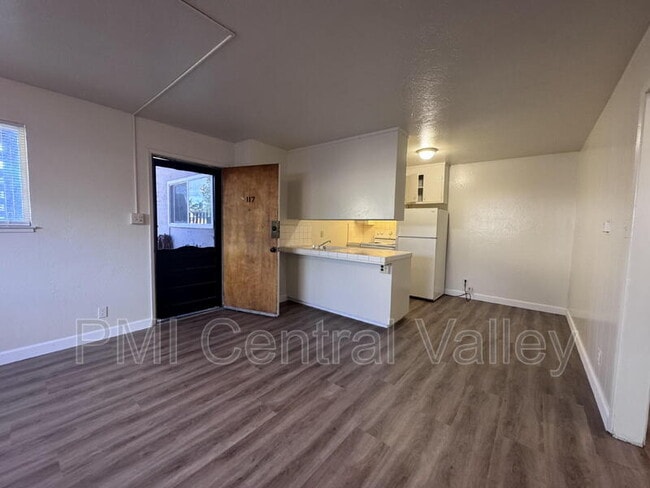 117 E Grove St, Stockton, CA 95204 - photo 7