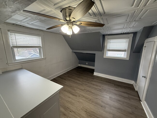 11 Chadwick St unit 2, Worcester, MA 01605 - photo 4