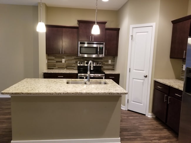 9052 Burkwood Dr, West Des Moines, IA 50266 - photo 3