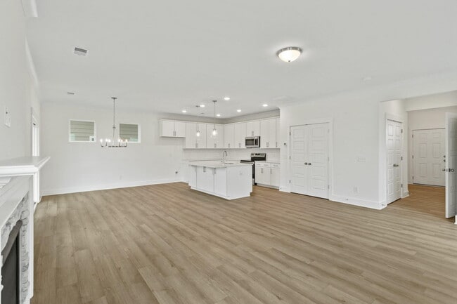 601 Columbus Cir, Simpsonville, SC 29680 - photo 6