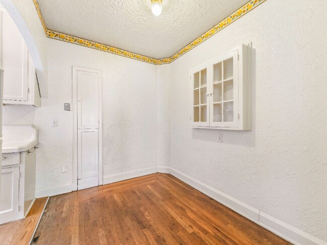 5556 Covode St unit 4, Pittsburgh, PA 15217 - photo 6