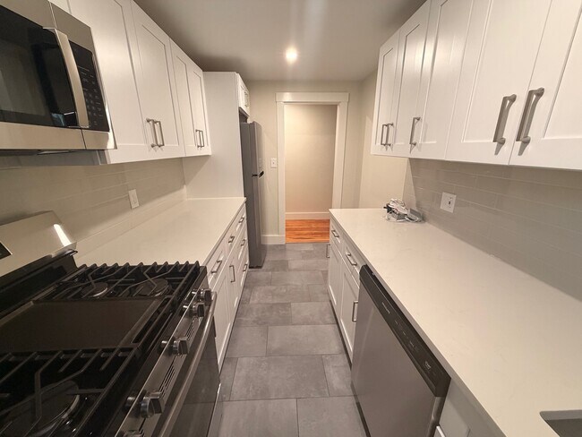 40 Gibson St unit 3D, Cambridge, MA 02138 - photo 4