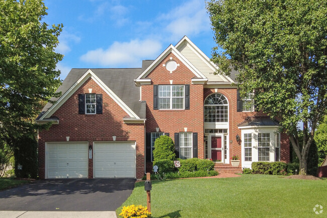 This beautiful brick colonial home in Ashbrook could be your next home.