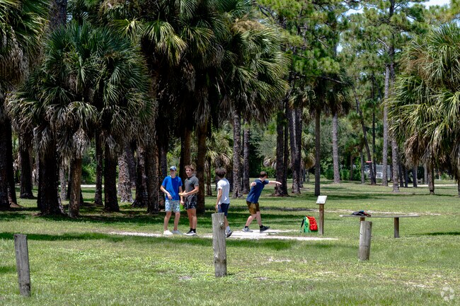 In Winter Beach enjoy a day outdoors playing disc golf at Kiwanis Hobart Park.