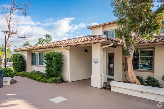 Stoneybrooke Christian School has experienced and dedicated staff for students.