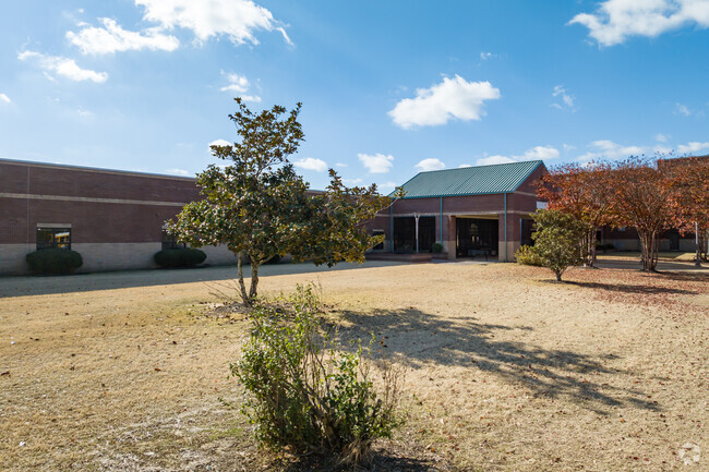 Hernando High School serves students in grades 9-12.