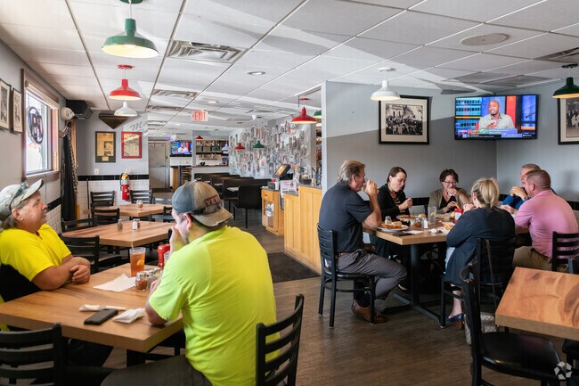 Lunch with friends is a great opportunity at Mama Randazzo's Pizzeria near Juniata Gap.
