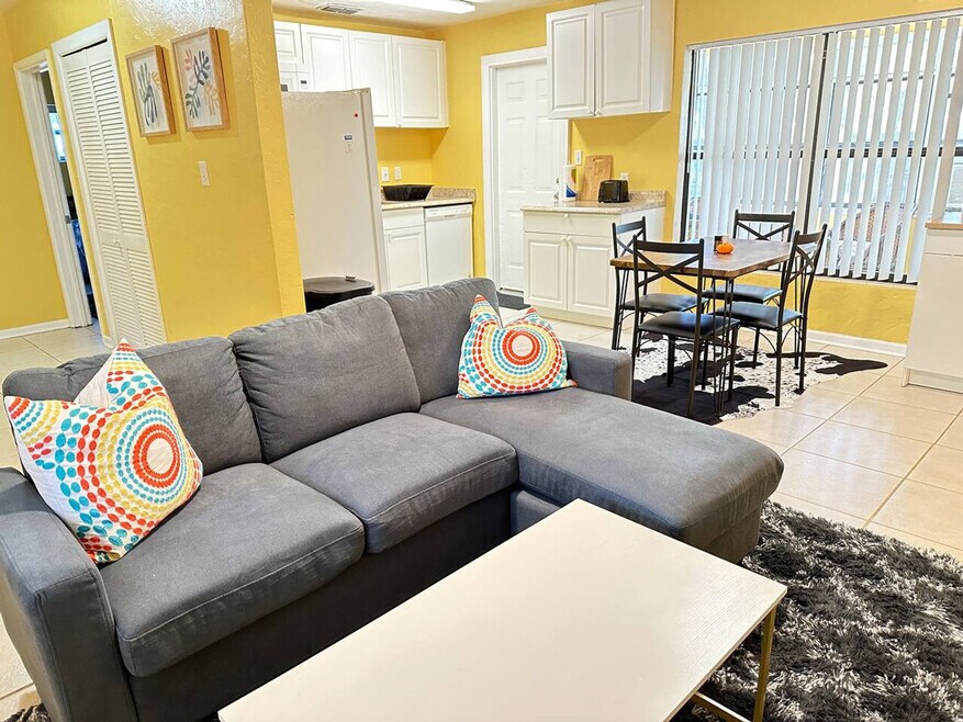 737 SE 4th Ave unit ID1359109P, Gainesville, FL 32601 - photo 1