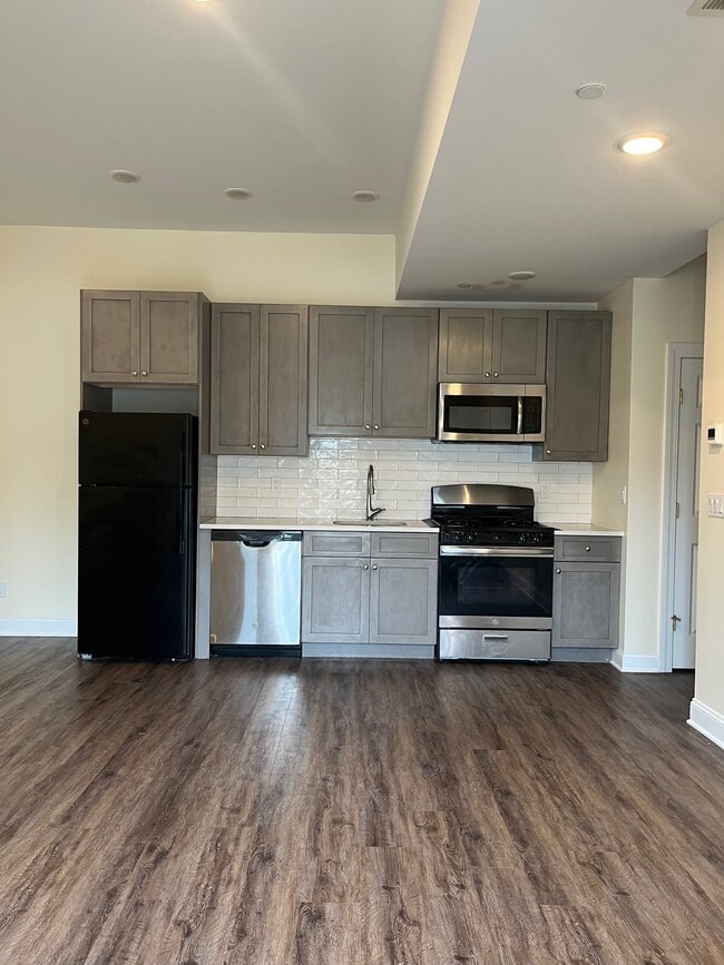 506 Boston Post Rd unit 101, Orange, CT 06477 - photo 2