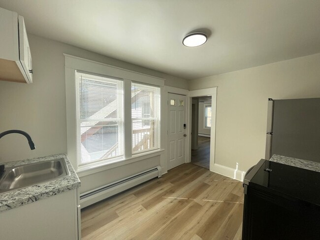 55 Henriette St unit 5, Manchester, NH 03102 - photo 3