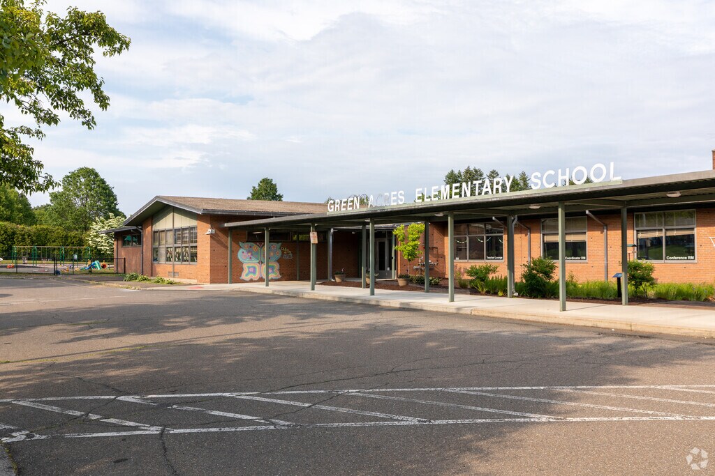 Green Acres Elementary School is one of four elementary schools located in North Haven