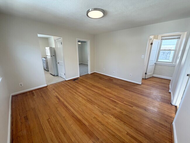 2458 Duck Creek Rd unit Floor 2, Cincinnati, OH 45212 - photo 5